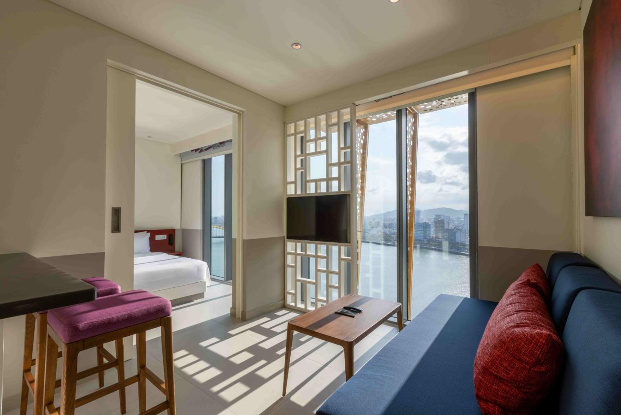 Wink Icon Hotel Danang Riverside - Luxury Suites - 24Hrs Stay & Rooftop Pool Bar Exteriér fotografie