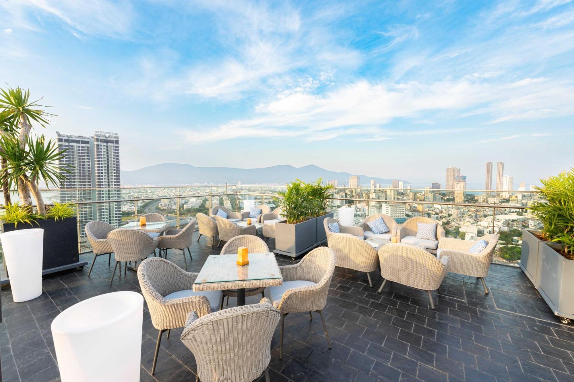Wink Icon Hotel Danang Riverside - Luxury Suites - 24Hrs Stay & Rooftop Pool Bar Exteriér fotografie