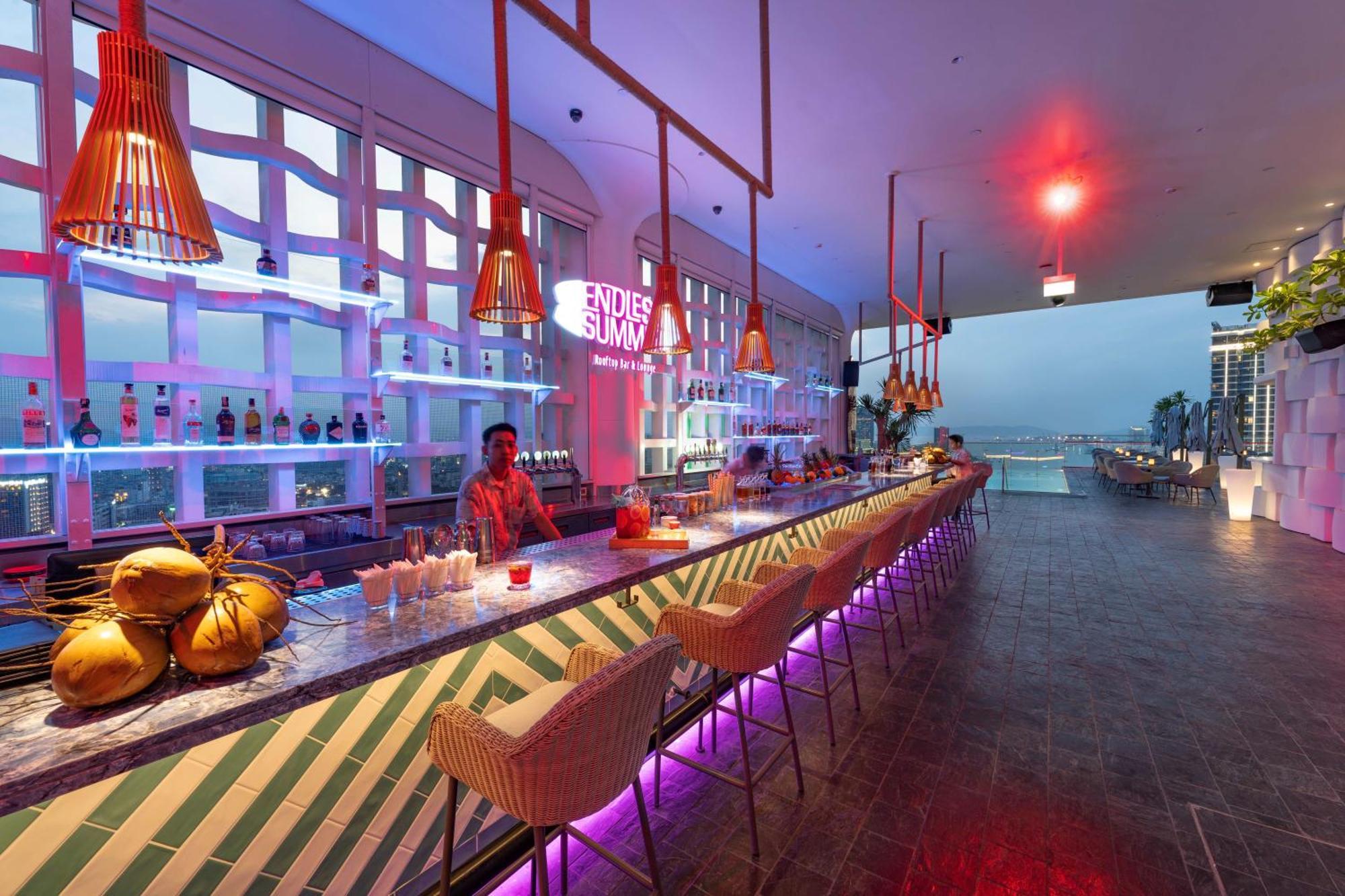 Wink Icon Hotel Danang Riverside - Luxury Suites - 24Hrs Stay & Rooftop Pool Bar Exteriér fotografie
