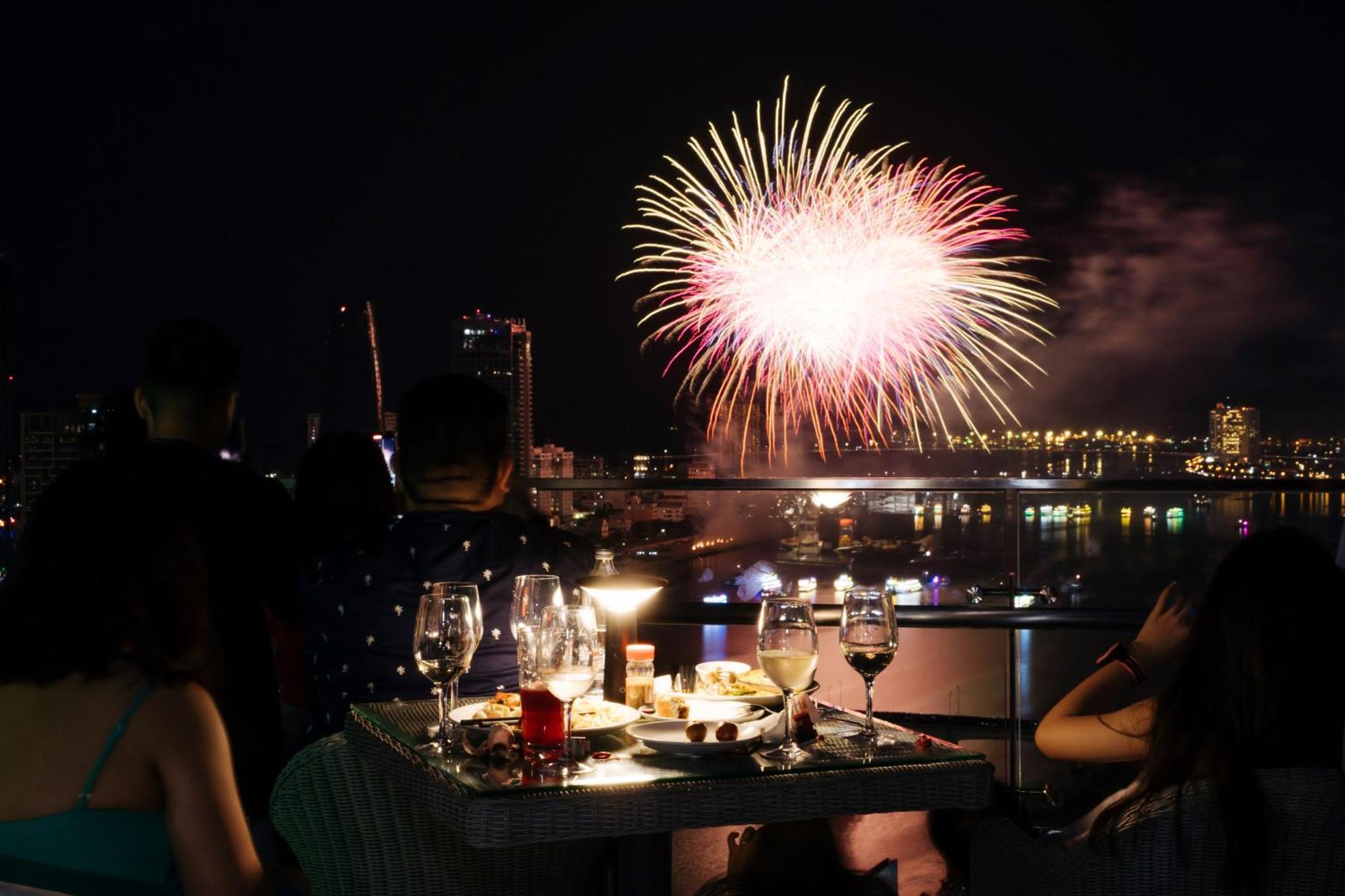 Wink Icon Hotel Danang Riverside - Luxury Suites - 24Hrs Stay & Rooftop Pool Bar Exteriér fotografie