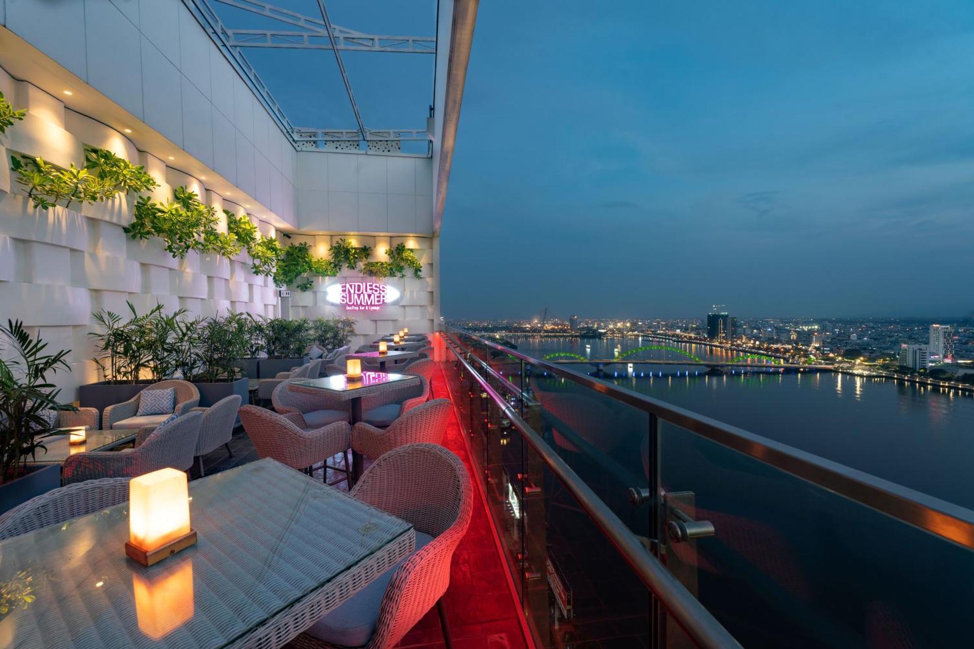 Wink Icon Hotel Danang Riverside - Luxury Suites - 24Hrs Stay & Rooftop Pool Bar Exteriér fotografie